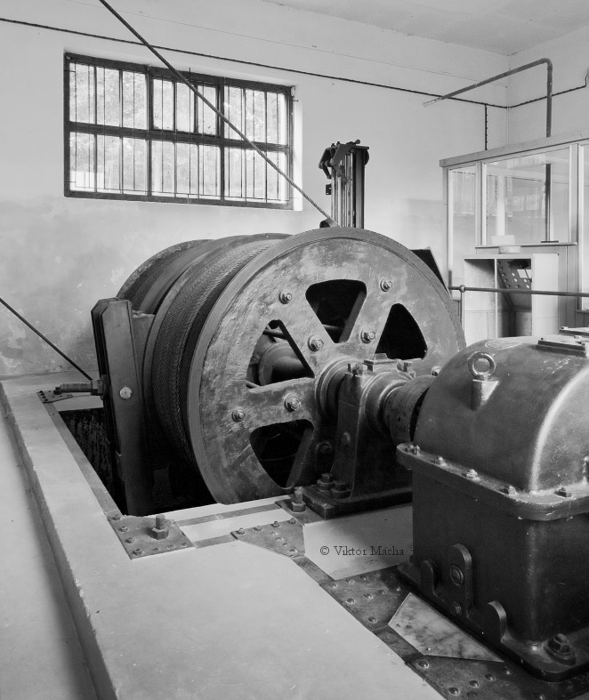 electric winding engine