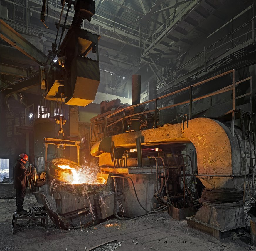 Uraltrak Chelyabinsk, metal pouring