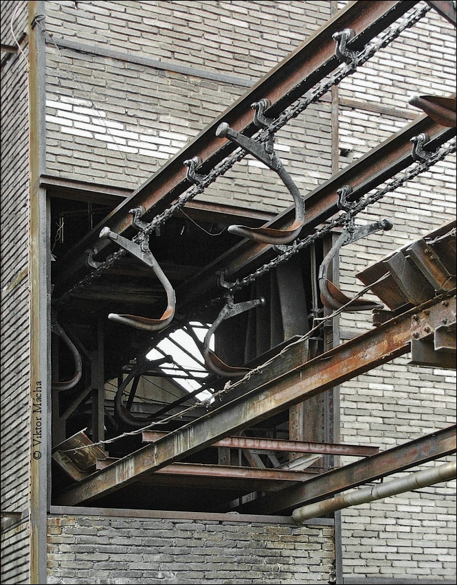 Noval rolling mill, chainway