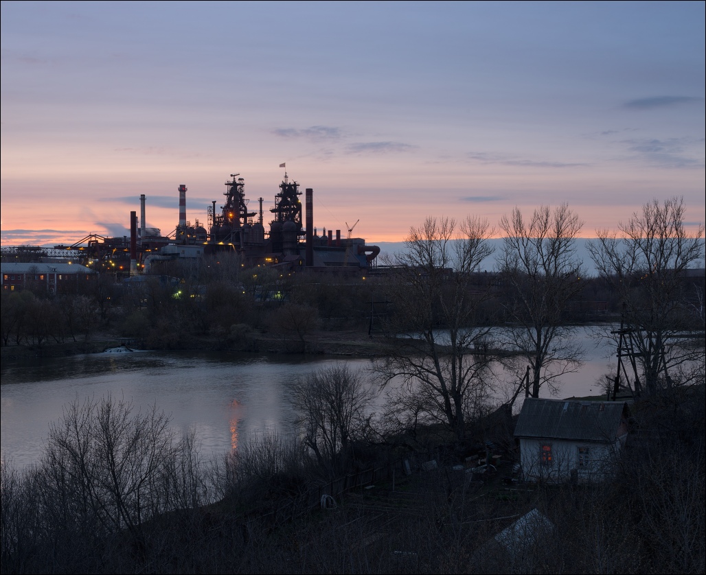 Kosaya Gora Ironworks, industrial twilight