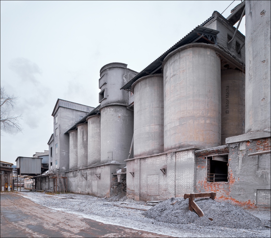 Pashiya ironworks, cement plant